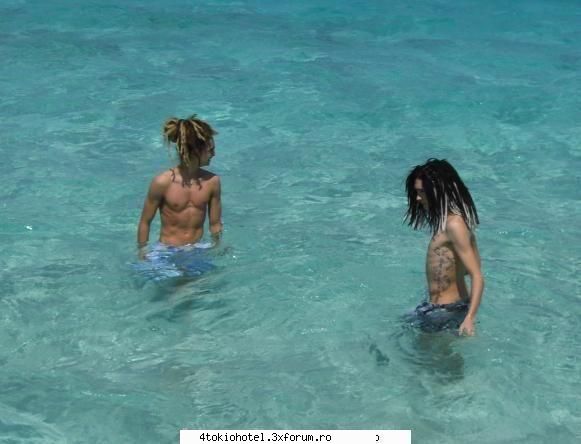 Poze - 2...voua nu vi-se pare parul lui bill ciudat? - ~● Kaulitz●Twins ●~